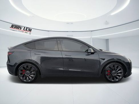 Used 2024 Tesla Model Y Performance image 2