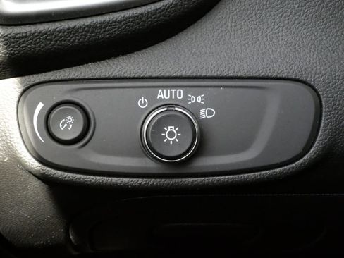 Used 2021 Chevrolet Trax LT w/ Driver Confidence Package AWD/4WD image 15