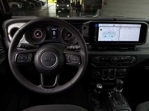 Used 2025 Jeep Wrangler Unlimited Sport AWD/4WD image 12