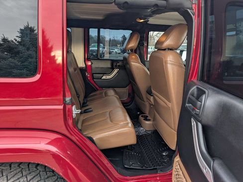 Used 2013 Jeep Wrangler Unlimited Rubicon w/ Max Tow Pkg image 11