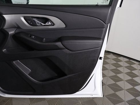 Used 2024 Chevrolet Traverse LT FWD image 21