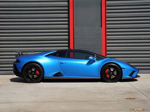 Used 2021 Lamborghini Huracan EVO RWD image 9