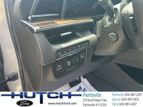 Used 2024 Cadillac Escalade Sport Platinum w/ LPO, ONYX Package AWD/4WD image 29