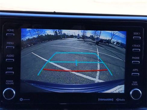 Used 2021 Toyota Highlander LE image 20