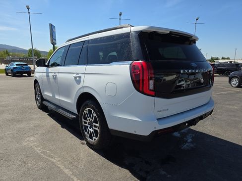 Used 2025 Ford Expedition Active AWD/4WD image 2