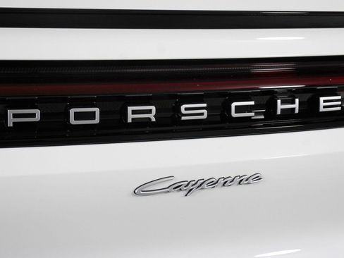 Certified 2025 Porsche Cayenne E-Hybrid Coupe AWD/4WD image 22