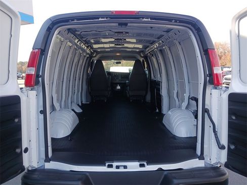 New 2025 Chevrolet Express 3500 Extended image 29