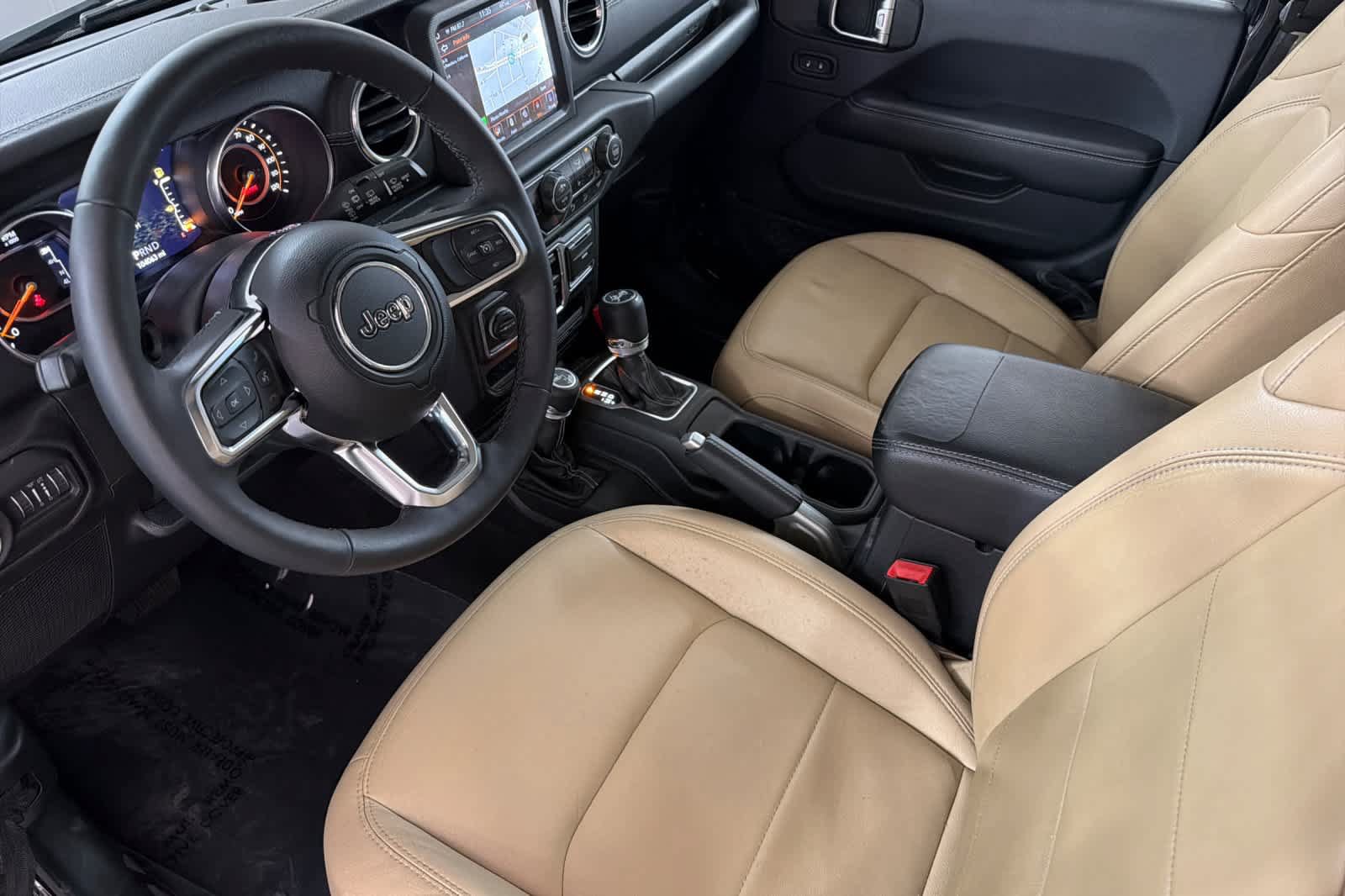 Used 2018 Jeep Wrangler Unlimited Sahara AWD/4WD image 11