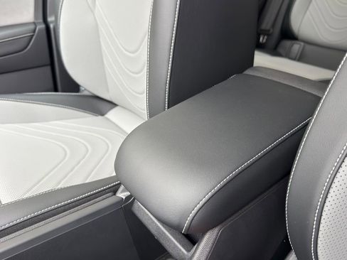 New 2026 Volkswagen Tiguan SE R-Line FWD image 24