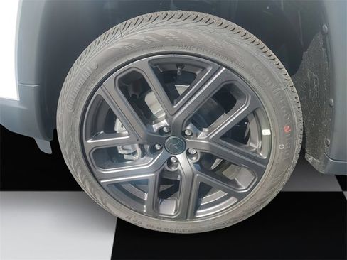 New 2026 Jeep Compass Latitude w/ Sun and Sound Group image 14