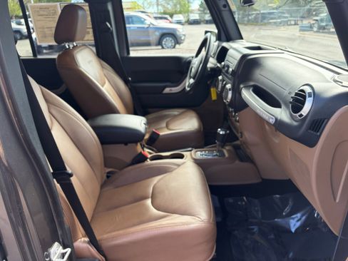 Used 2016 Jeep Wrangler Unlimited Sahara w/ Mopar Chrome Edition Group AWD/4WD image 19