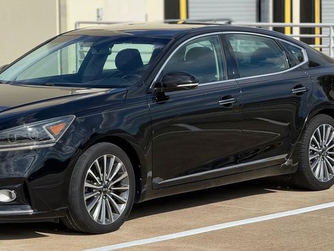 Used 2017 Kia Cadenza Premium image 4