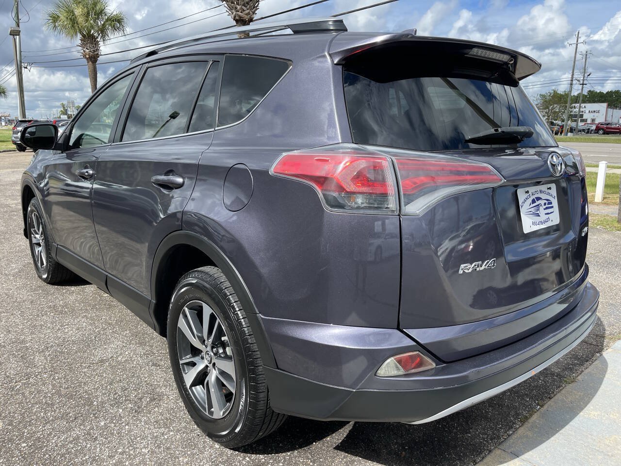 Used 2017 Toyota RAV4 XLE FWD image 4
