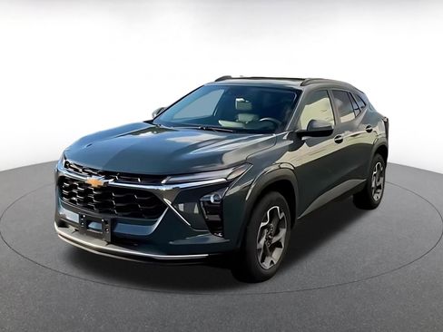 Used 2025 Chevrolet Trax LT image 7