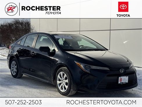 Certified 2023 Toyota Corolla LE image 1