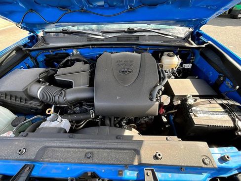 Used 2020 Toyota Tacoma SR5 image 9