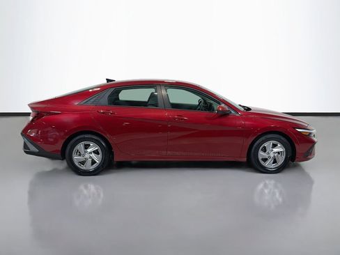 Used 2024 Hyundai Elantra SE FWD image 10