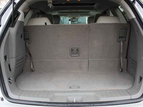 Used 2017 Chevrolet Traverse LT FWD image 8
