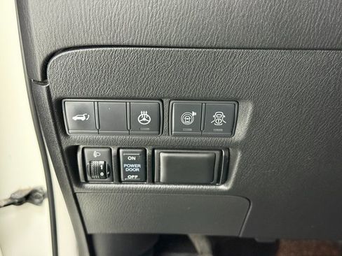 Used 2019 Nissan Armada Platinum w/ Captain's Chairs Package image 11