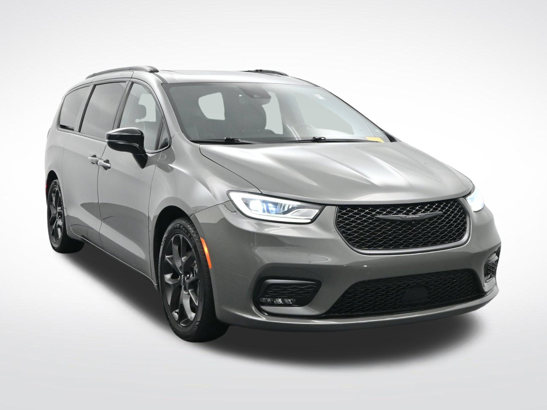 Used 2025 Chrysler Pacifica Limited FWD image 3