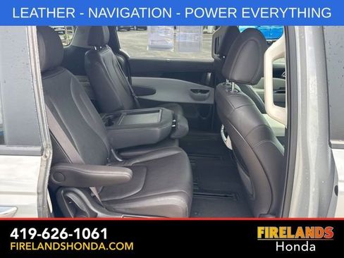 Used 2024 Kia Carnival EX FWD image 40