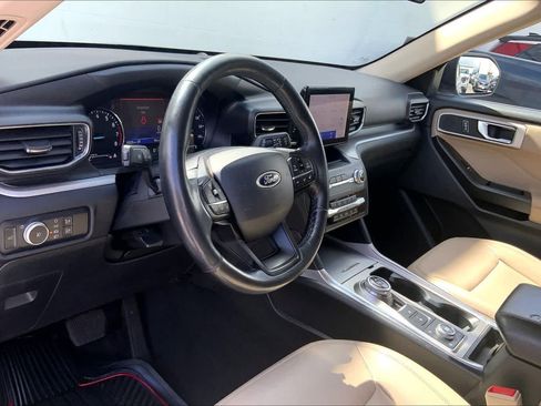 Used 2020 Ford Explorer XLT w/ Equipment Group 202A AWD/4WD image 2