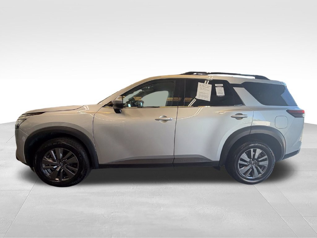 Used 2025 Nissan Pathfinder SV AWD/4WD image 2