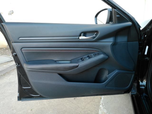 Used 2022 Nissan Altima 2.5 SR FWD image 11