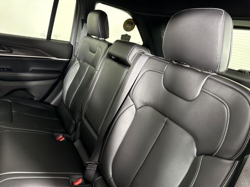 New 2025 Jeep Grand Cherokee Limited image 13