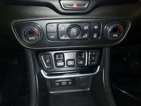Used 2020 GMC Terrain SLE w/ Driver Convenience Package AWD/4WD image 20