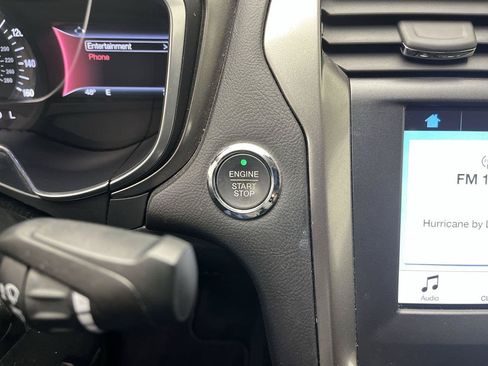 Used 2017 Ford Fusion SE w/ Fusion SE Technology Package FWD image 20
