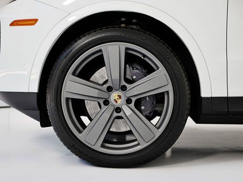 Used 2024 Porsche Cayenne Coupe AWD/4WD image 12