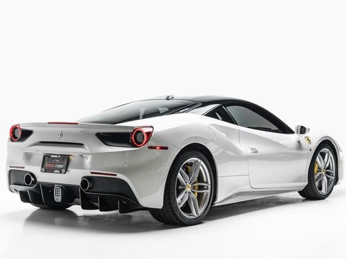 Used 2016 Ferrari 488 GTB Base image 7