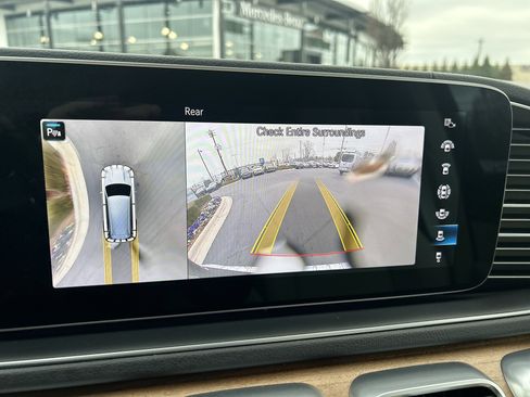 Used 2022 Mercedes-Benz GLS 450 4MATIC image 25