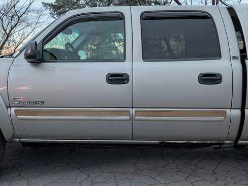 Used 2003 Chevrolet Silverado 2500 LT image 3