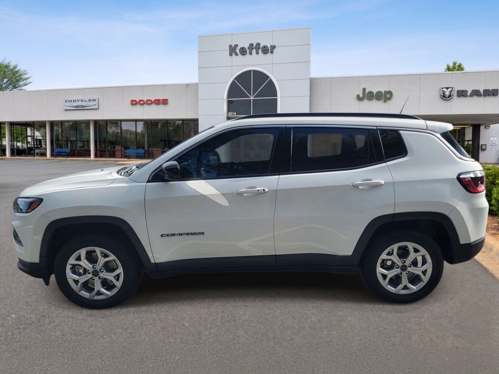 Used 2026 Jeep Compass Latitude AWD/4WD image 4