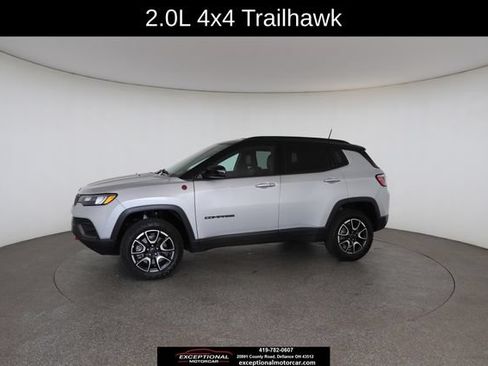 Used 2025 Jeep Compass Trailhawk AWD/4WD image 6