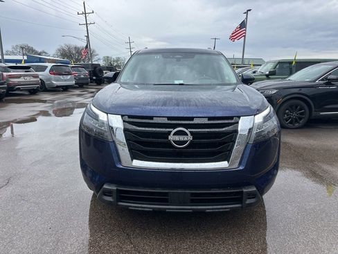 Used 2025 Nissan Pathfinder SV image 16