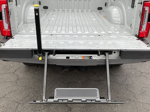 Used 2025 Ford F350 Platinum w/ FX4 Off-Road Package image 51