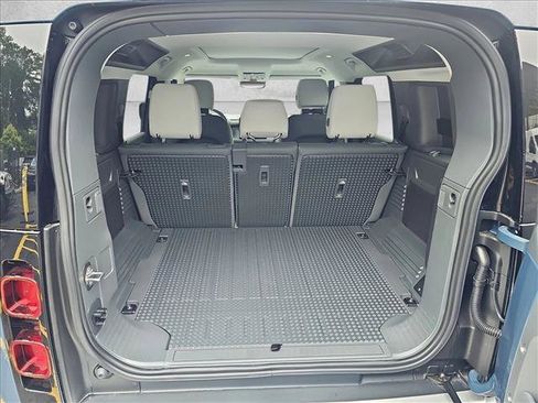 Used 2025 Land Rover Defender 110 S image 12