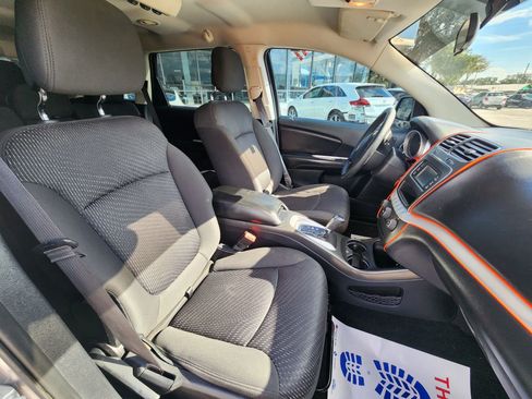 Used 2016 Dodge Journey SE w/ Flexible Seating Group image 10