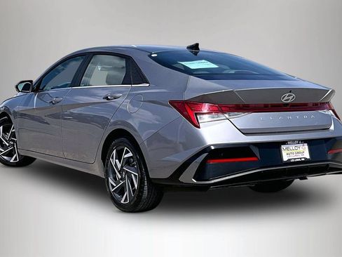 Used 2025 Hyundai Elantra SEL FWD image 4