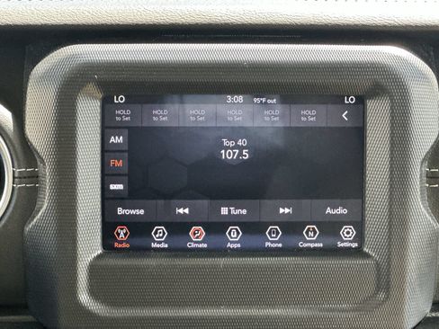 Used 2018 Jeep Wrangler Unlimited Sahara w/ Safety Group AWD/4WD image 26