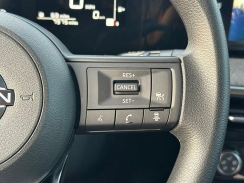 Used 2025 Nissan Kicks SV AWD/4WD image 39