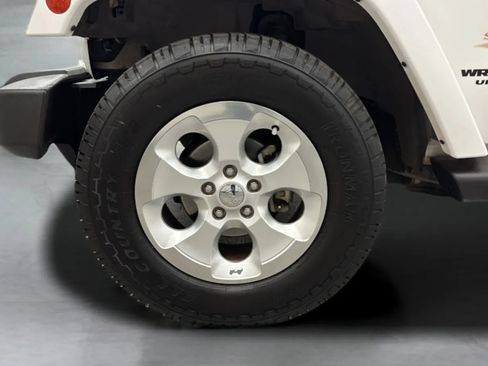Used 2013 Jeep Wrangler Unlimited Sahara w/ Connectivity Group AWD/4WD image 22