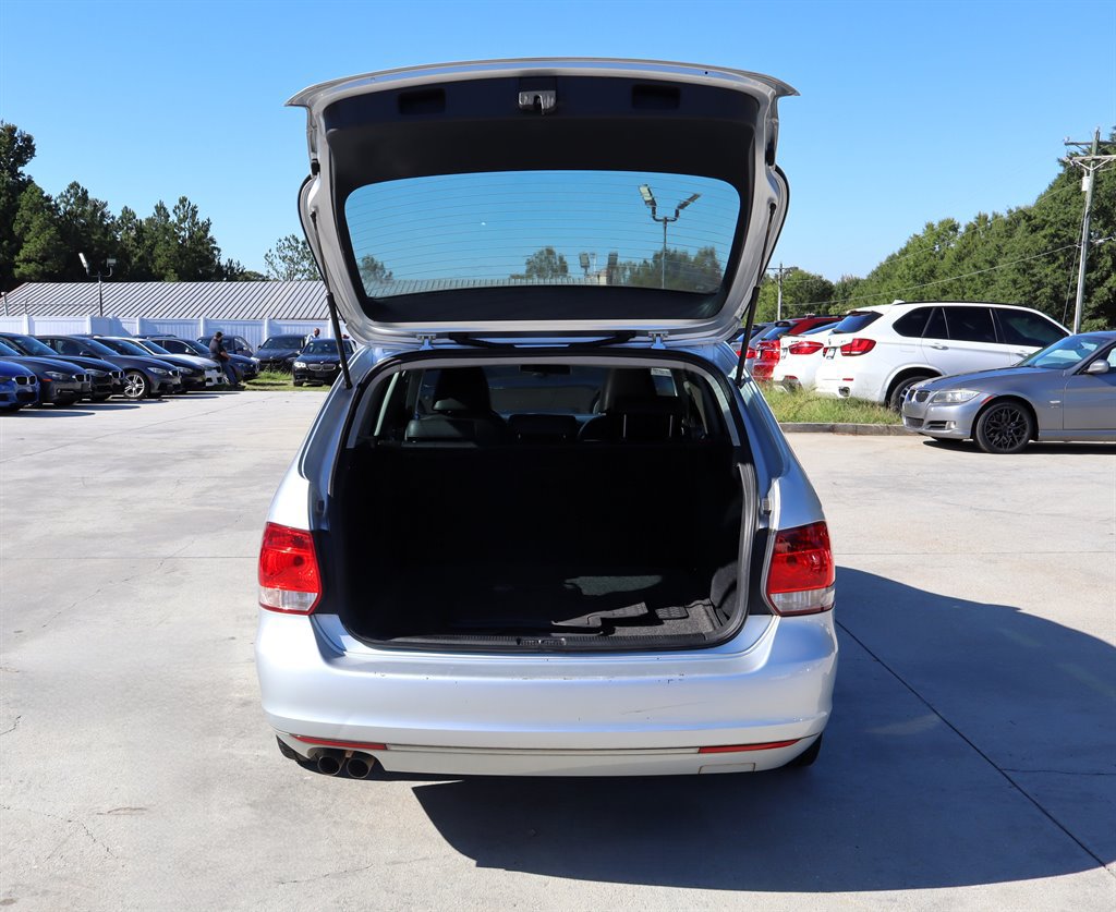 Used 2010 Volkswagen Jetta TDI FWD image 32