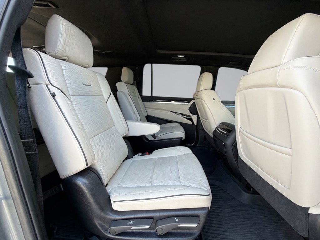 Used 2025 Cadillac Escalade ESV Sport w/ Touring Package AWD/4WD image 17