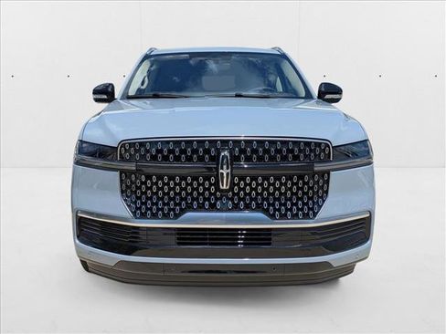 New 2025 Lincoln Navigator Reserve image 6