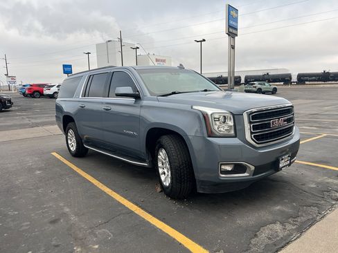 Used 2016 GMC Yukon XL SLT image 1