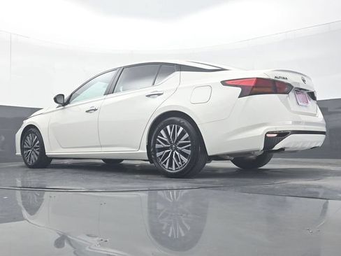 Used 2025 Nissan Altima 2.5 SV FWD image 30